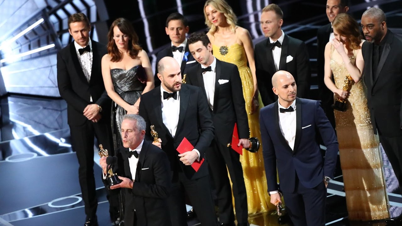 Oscar 2017 Best Picture Mix Up Moonlight Win But Award was given to La la Land