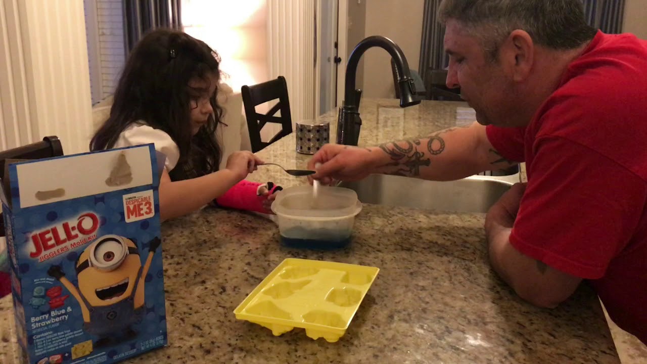 Sophia makes JELLO minions with her Daddy - YouTube