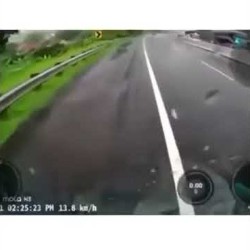 Detik-detik kecelakaan mobil ChaCha sherly mantan personil trio macan