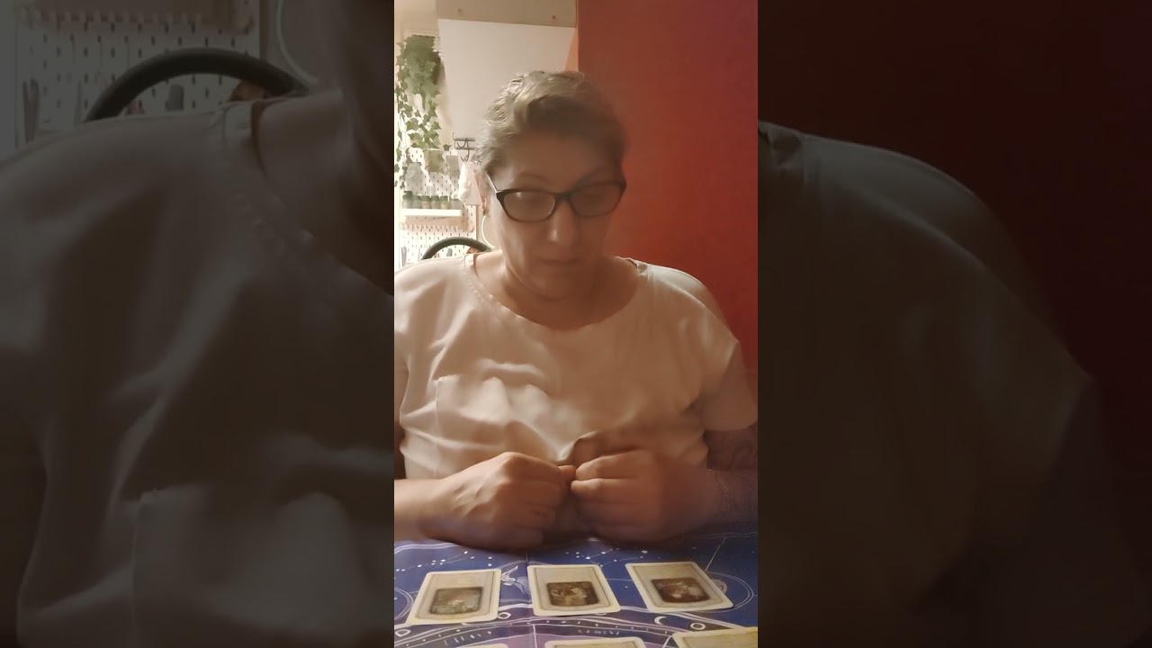 valaki rosszat akar....