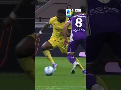 Video La doppietta di Rafael Leao porta il Milan in vetta alla classifica