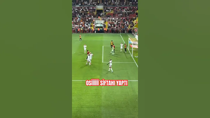 Victor Osimhen, golünün ardından Mauro Icardi'yi gösteriyor. #galatasaray #osimhen #icardi