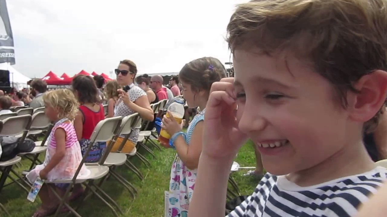 Finnian We are the Dinosaurs Laurie Berkner Concert