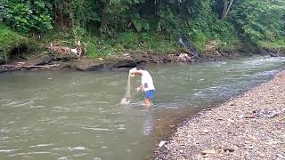 Jala ikan di kali ciliwung hasilnya gak di sangka