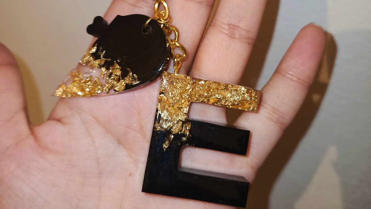 طريقه عمل وتركيب ميداليات حروف من الريزن 😍😍