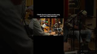 I finalyy fouin a great country song.. and I can't stop listening it