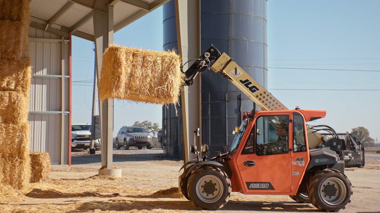 JLG® AG519—Ag Telehandler Testimonial | Dairy Farming