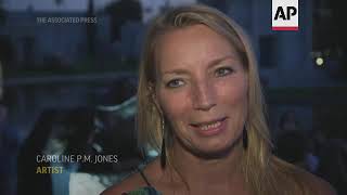 Bronze bust unveiled at Burt Reynolds’ gravesite