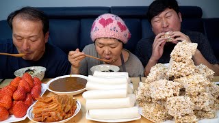 Sweet rice puffs, Grain syrup on New Year's Day - Mukbang eating show