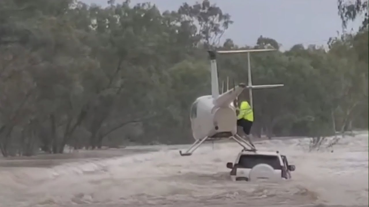 Helicopter pilot pulls off daring rescue amid NT flooding - YouTube