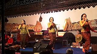 Tiga Sinden Cantik Nembang Cdanor Sari Kusumawardanitawon Lanceng Chanel