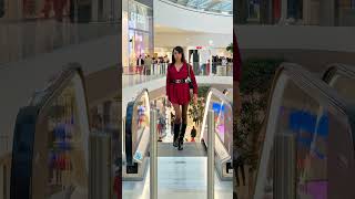 Outfit reveal escalator #model #catwalk #escalatorseels #skinnygirl #italiangirl
