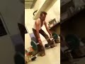 انظرو الى المدرب الى الخارق ابو نبيل يحمل 150 كيلو غرام انظرو ماذا سيحدث mp3