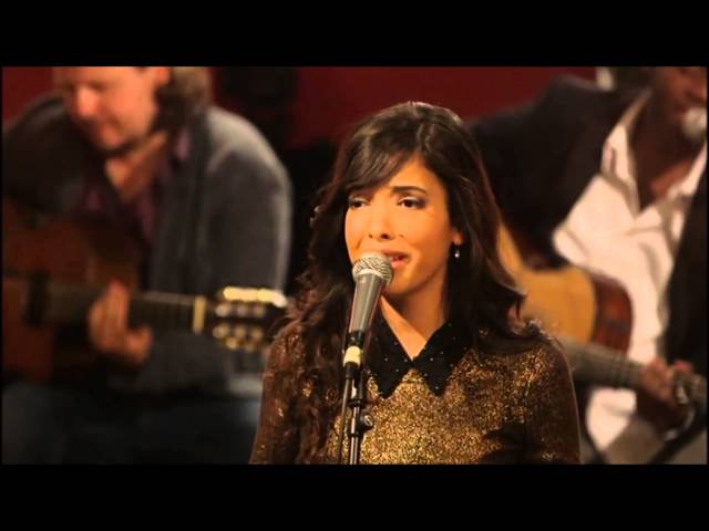 Indila - Run Run - Live In Paris - YouTube