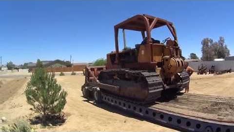 UNLOADING A CAT D 7