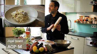 Jigal Krant makes AOP-M (pasta with garlic, oil, pepper and aubergine)