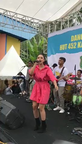 desi tata goyang hot live kuliner banjarnegara