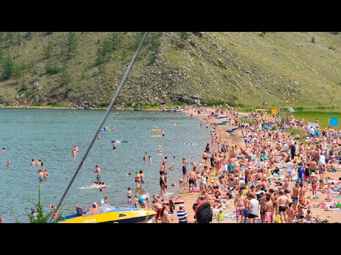 Невыносимое пекло сжигает Таджикистан. Все пляжи и водоемы переполнены людьми