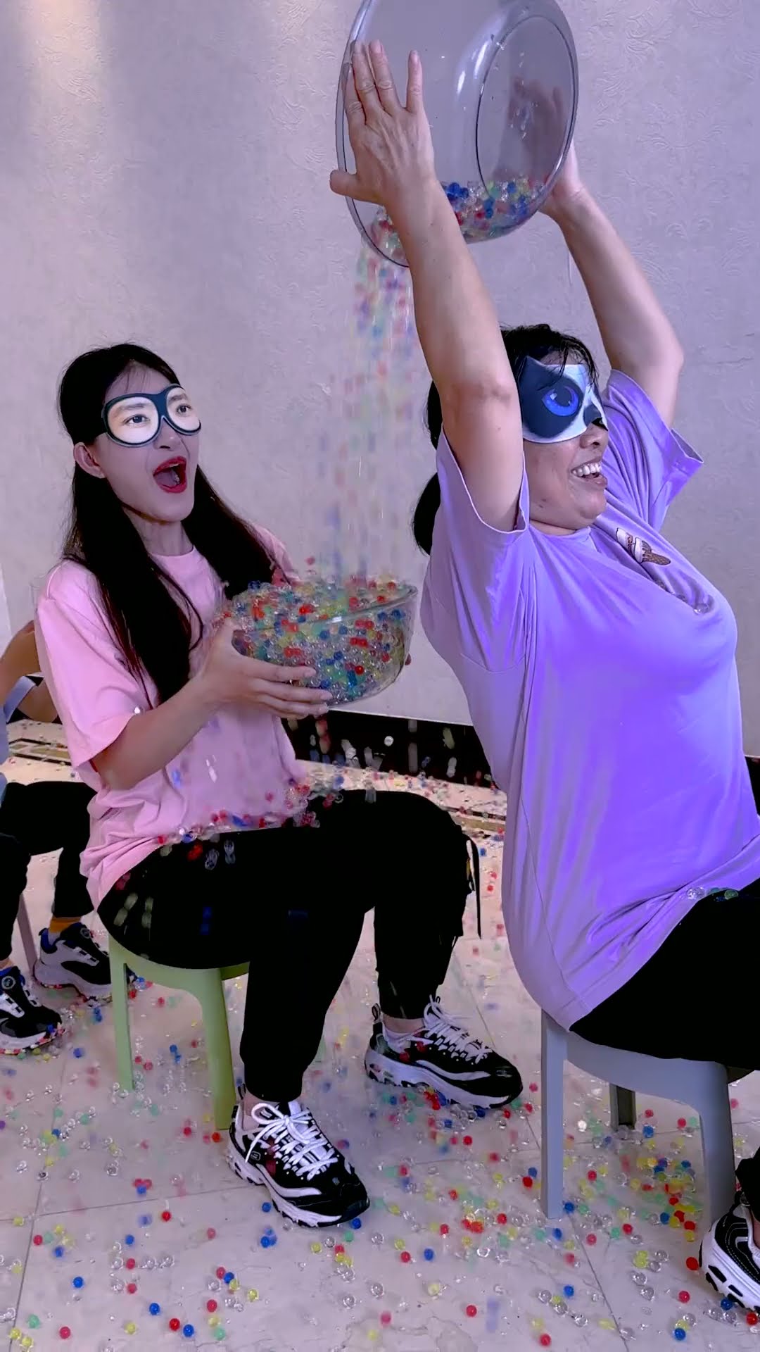 New Year's Game!Water Ball Challenge, So Funny#Funnyfamily#Partygames#Shorts#Challenge