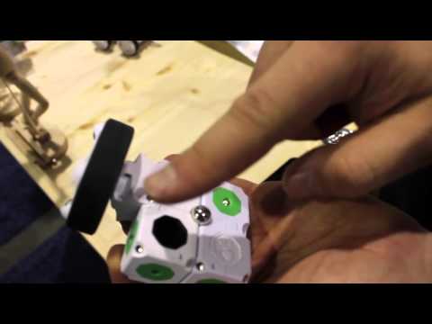 MOSS, Modular Robotics [CES 2015]