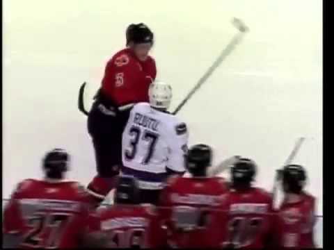 Jarkko Ruutu trips Dion Phaneuf