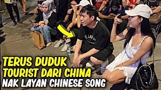 Tourist China ni terus keluarkan phone record SENTUHAN bila Bob bagi  Chinese Song