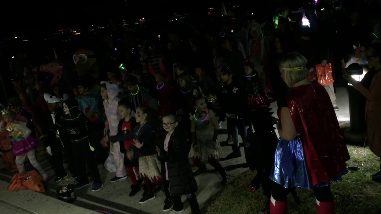 Halloween Dance Off, Kids vs. Parents, Cha Cha Slide by DJ Casper - YouTube