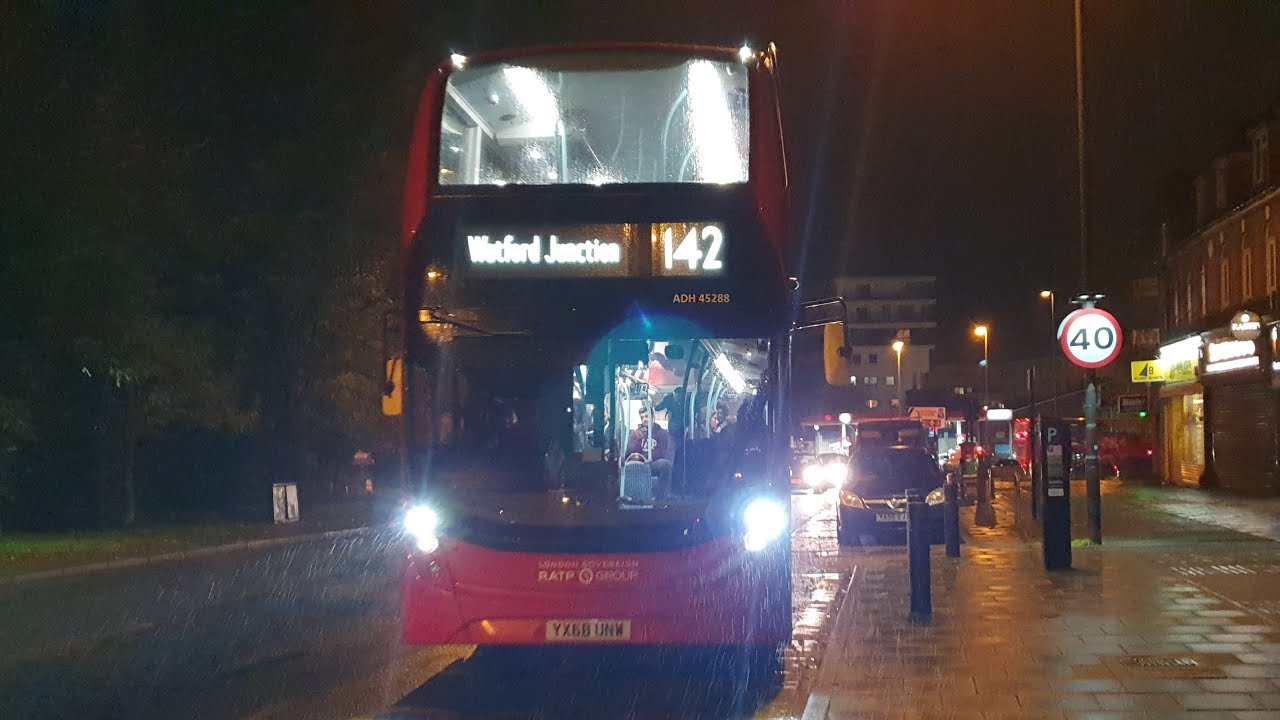 YX68UNW ADH45288 London Sovereign RATP Group Enviro 400MMC Hybrid 142 ...