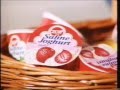 Zott Sahne Joghurt Voll gepackt mit tollen Sachen... Werbung Werbespot aus dem Jahre 1995