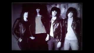 Video thumbnail of "Ramones 7-11 (letra traducida)"