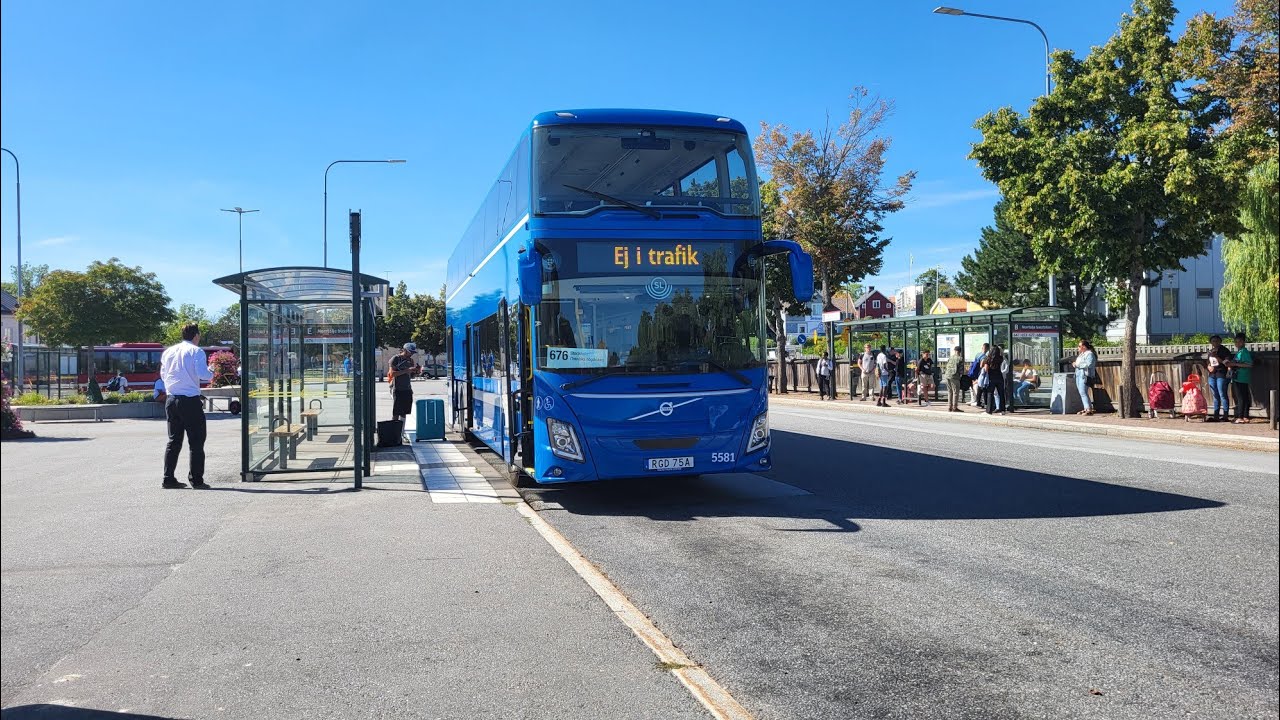 Linje 676 Arninge station-Brottby trafikplats med Transdev 5581