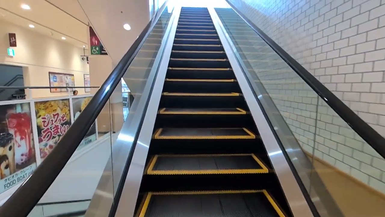ビバモール甲斐敷島　エスカレーター