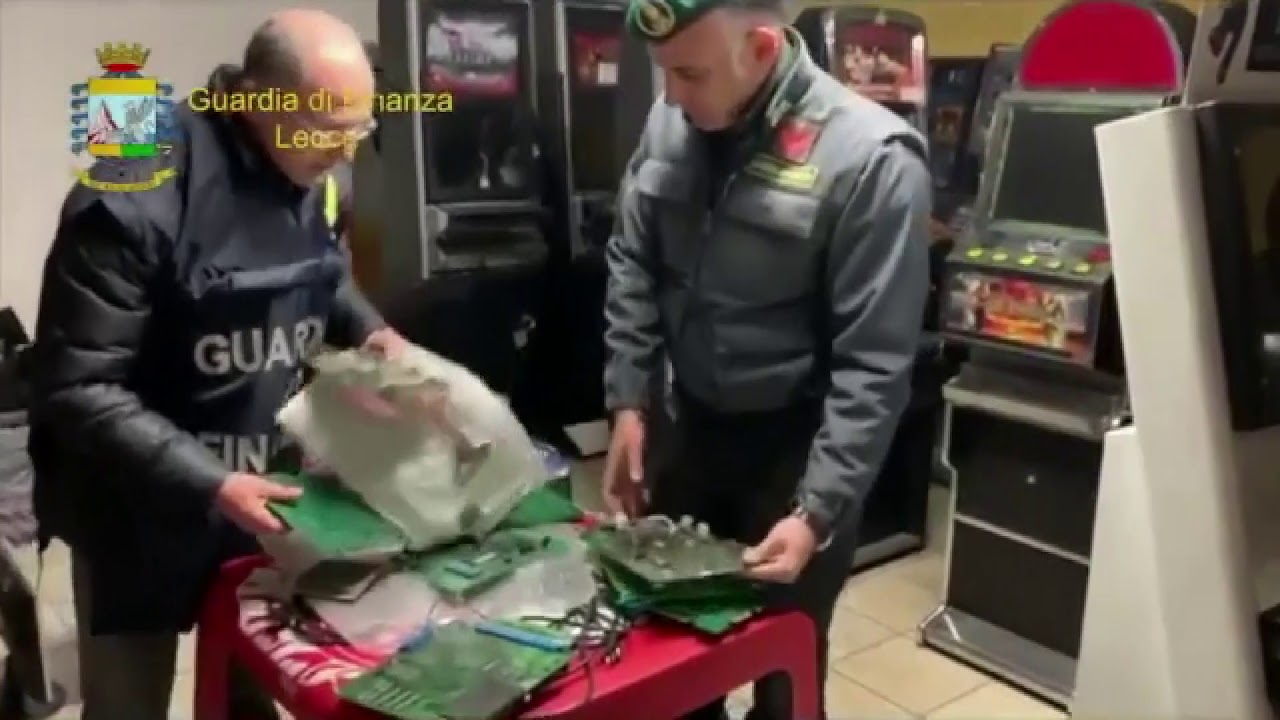 Lecce, Sacra Corona Unita nel gioco d'azzardo: 10 persone arrestate