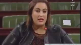 هذا ما يحدث في مجلس النواب   عفوا     مجلس الحمير   بالله رجعولها دقيقتين هالبهيمة    - اسمعها