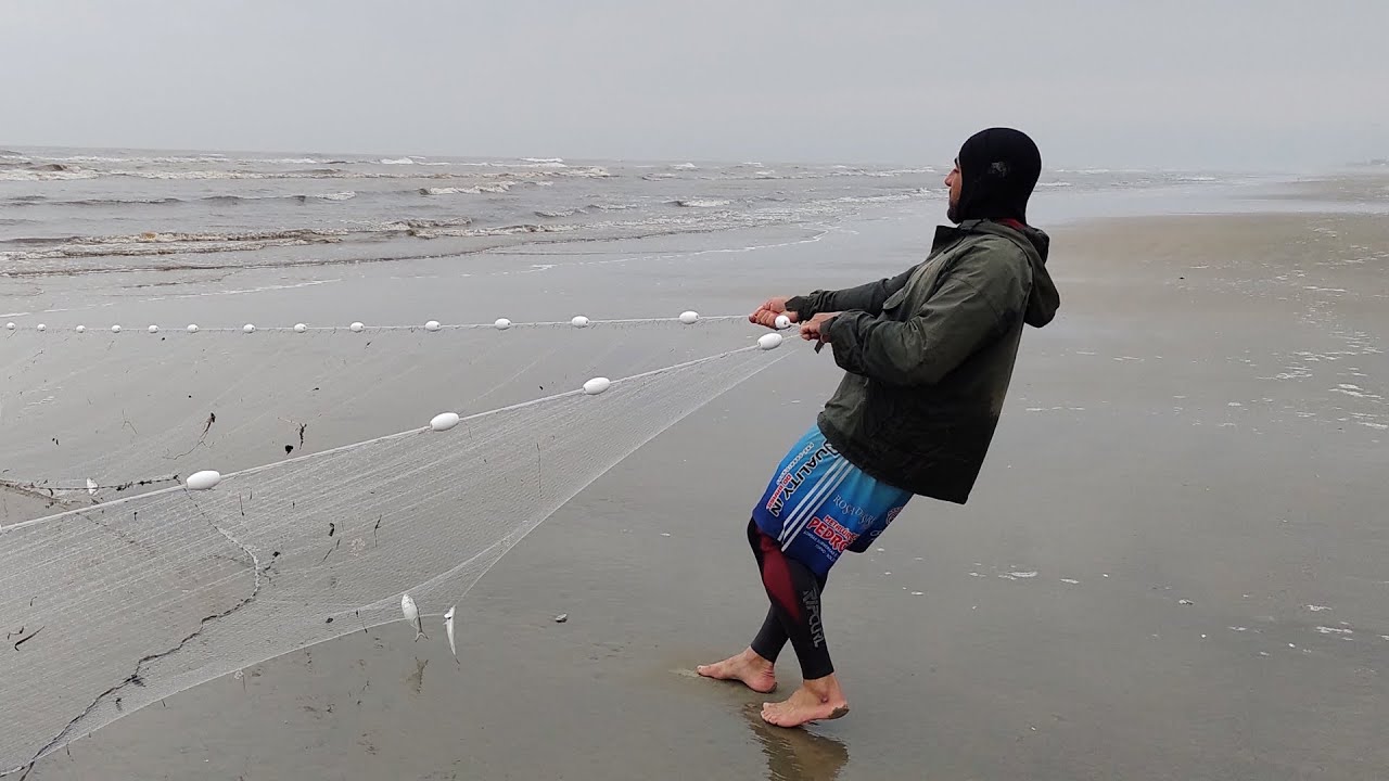 Pesca de peixe-rei, 02-09-22, Praia Central de Arroio do Silva, SC, pescadores Fernando e Boca.