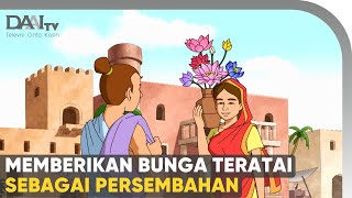 Wanita yang Memberikan Bunga Teratai untuk Persembahan