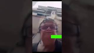 Havadan Düşen Telefonu Yakalayan Teyzenin Kamera Efektini Görünce Yaşadığı Şaşkınlık.