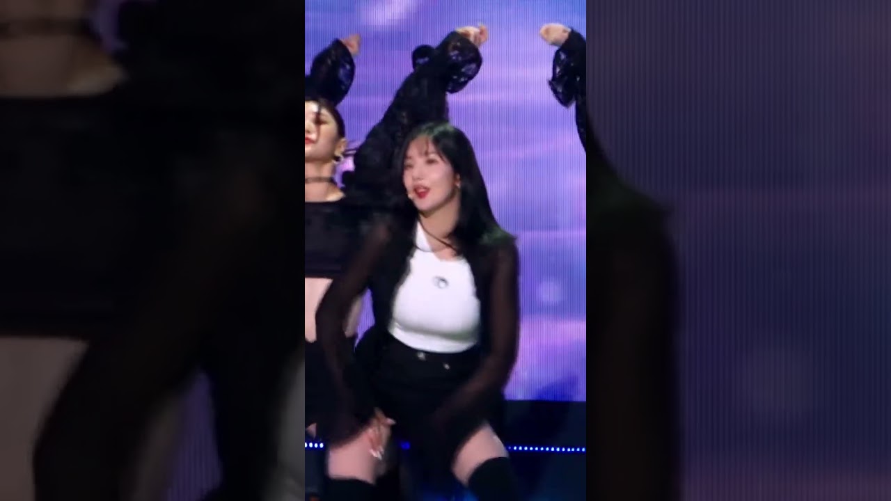 Kwon Eunbi goes well with black 