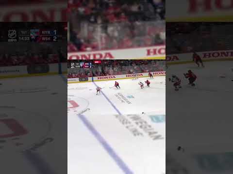 После 🚨🚨🏒 трибуны заряжают Оvi Ovi Ovi #ovi #ovechkin #ovigr8 #александровечкин 30.10.24