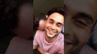 Deniz Andrews Sibel Cana Benzedim Dedi Sevgilisi Boynundan Öptü