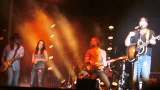 Video thumbnail of "Lee Brice-Girls in Bikinis featuring his Wife - Old Settlers Days Rockton IL 6-20-14"