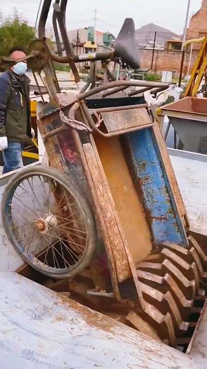 Proses Daur Ulang: Penghancuran Gerobak Logam dengan Mesin Shredder Industri