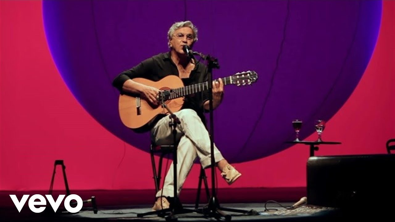 Aprenda 14 cifras simplificadas de Caetano Veloso no violão