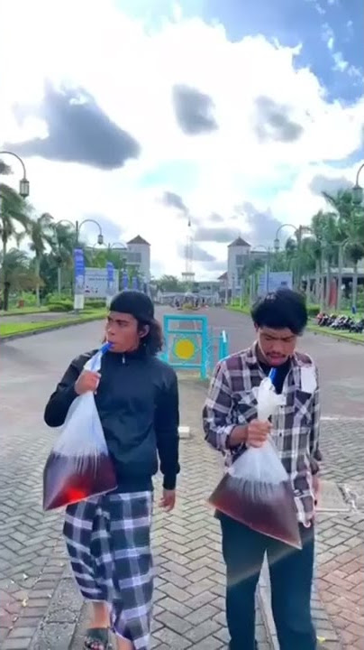 parodi NOAH yang terdalam( es teh plastik besar)