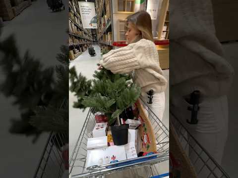 КОГДА УПАЛА ПЕРВАЯ ❄️ #абьюз #christmas #ikea #икея #рождество #новогоднийдекор
