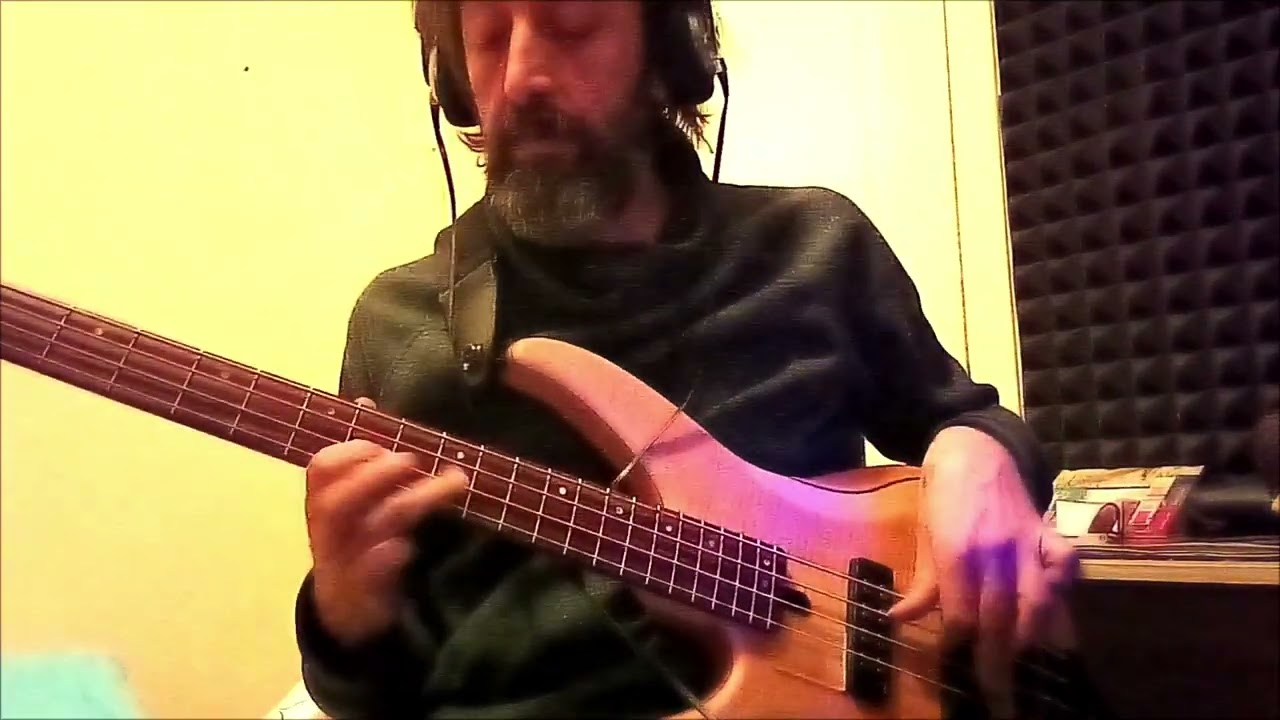 Dm I-VII-VI-I emprovizasyon. slap bass 