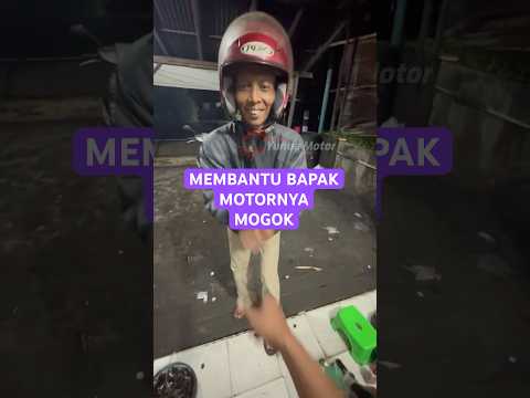 Malam2 membantu bapak motornya mogok