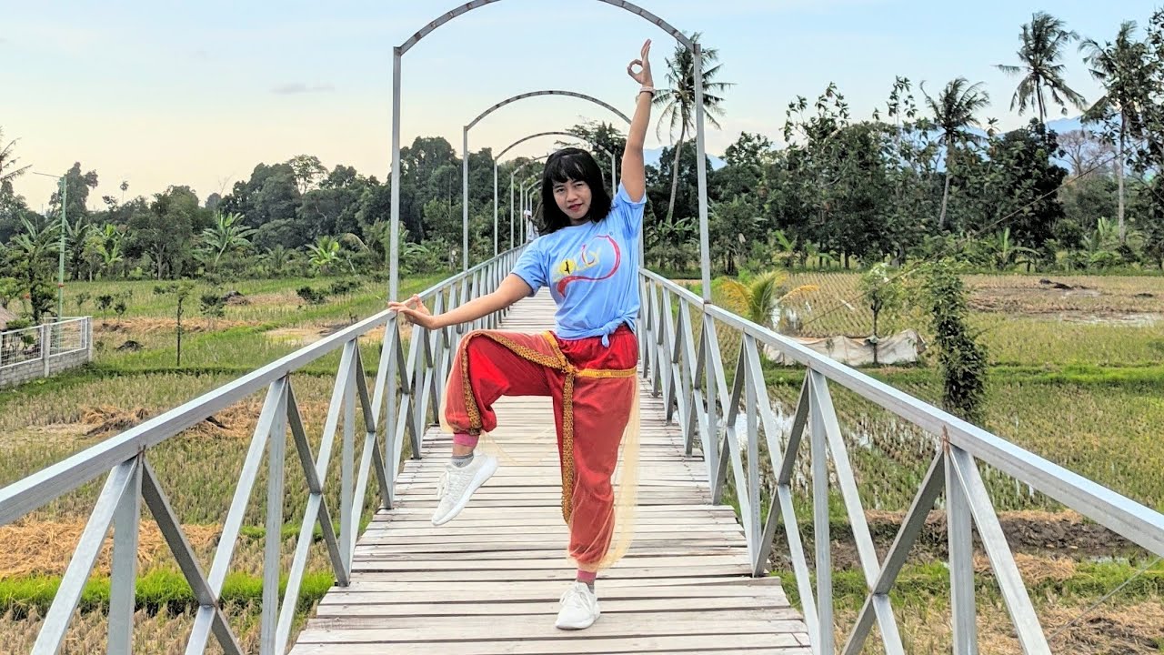 LADKI BADI ANJANI HAI- KUCH KUCH HOTA HAI | SHAHRUKH KHAN | KAJOL | DANCE VIDEO