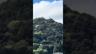 Increíble zoom desde el puerto de Lekeitio hasta las Tres Cruces