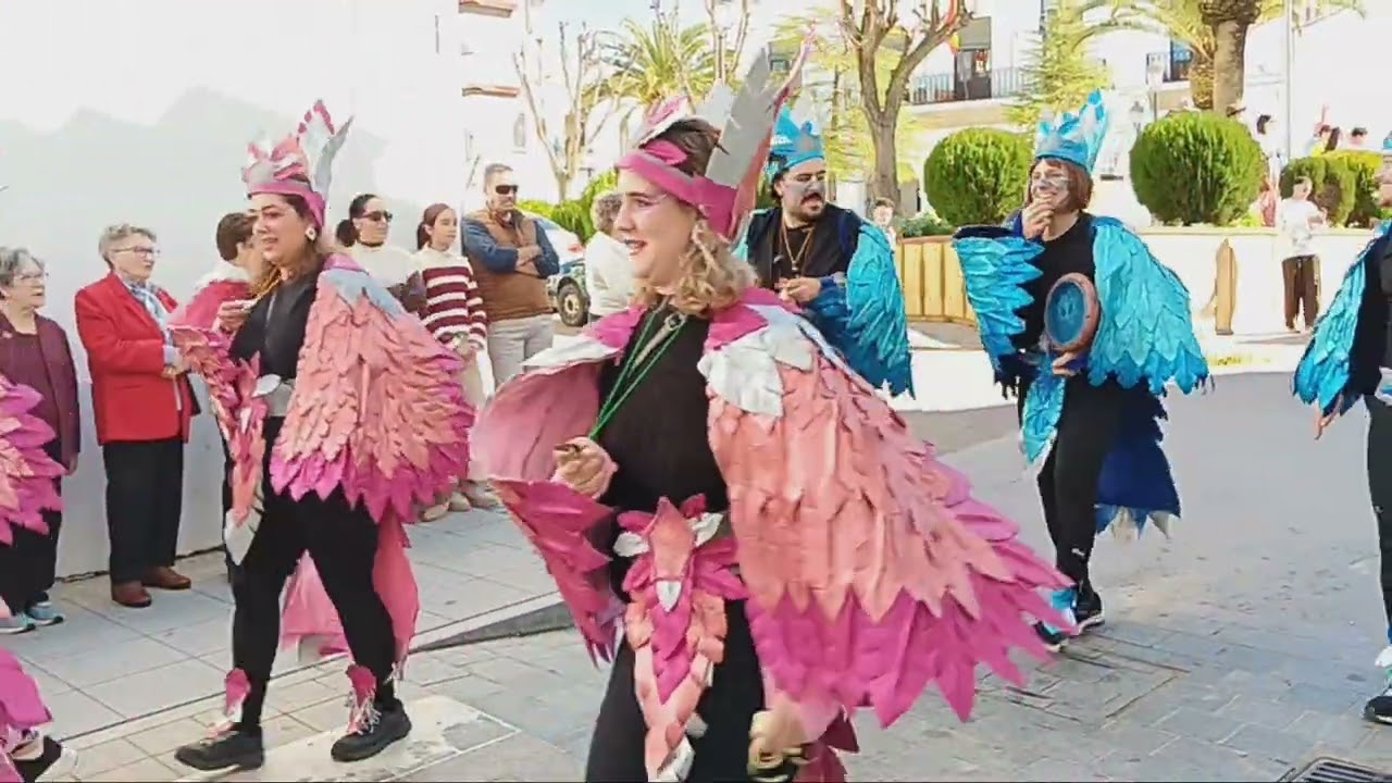 Salida del desfile de Domingo de Piñata de la Plaza de la Merced de Azuaga 2026.